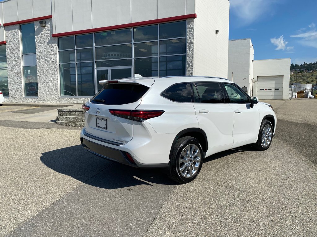 2022 Toyota Highlander Limited in Kamloops, British Columbia - 3 - w1024h768px
