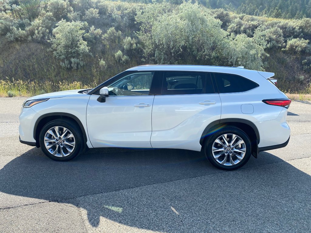 2022 Toyota Highlander Limited in Kamloops, British Columbia - 6 - w1024h768px