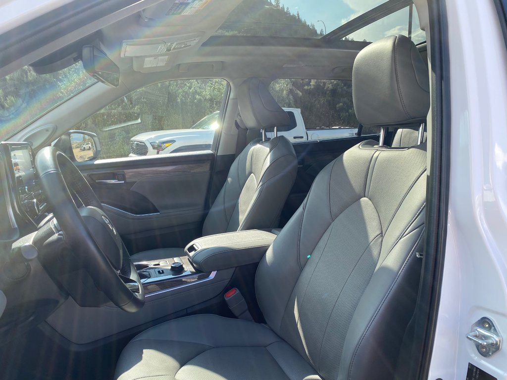 2022 Toyota Highlander Limited in Kamloops, British Columbia - 14 - w1024h768px
