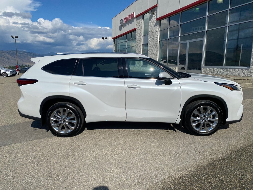 2022 Toyota Highlander Limited in Kamloops, British Columbia - 2 - w1024h768px