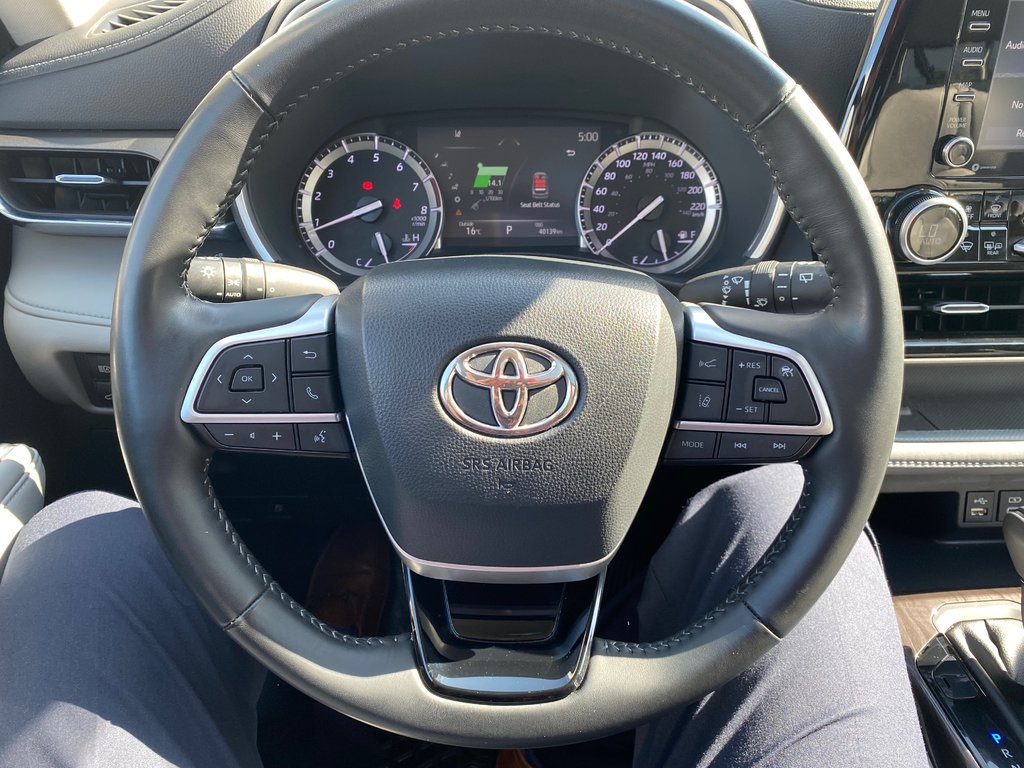 2022 Toyota Highlander Limited in Kamloops, British Columbia - 16 - w1024h768px