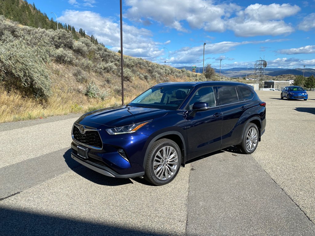 2022 Toyota Highlander Limited in Kamloops, British Columbia - 7 - w1024h768px