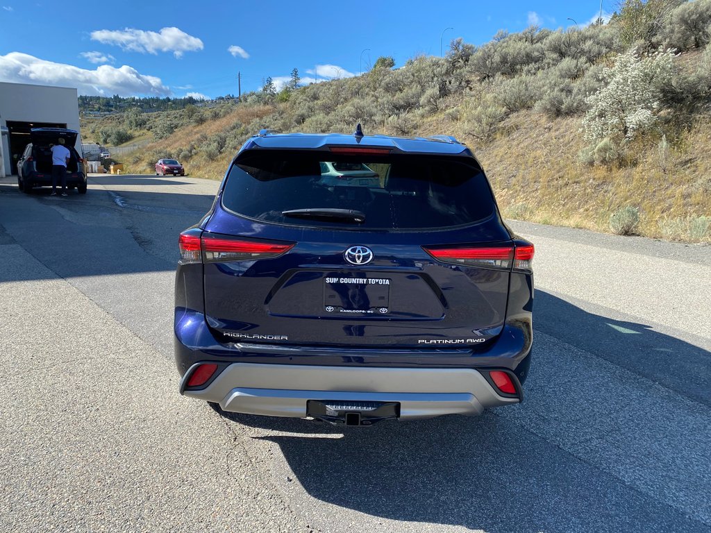 2022 Toyota Highlander Limited in Kamloops, British Columbia - 22 - w1024h768px