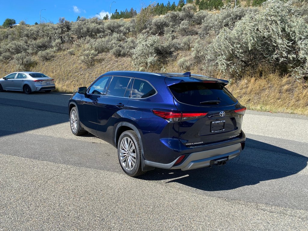 2022 Toyota Highlander Limited in Kamloops, British Columbia - 5 - w1024h768px