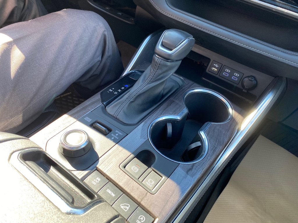 2022 Toyota Highlander Limited in Kamloops, British Columbia - 21 - w1024h768px