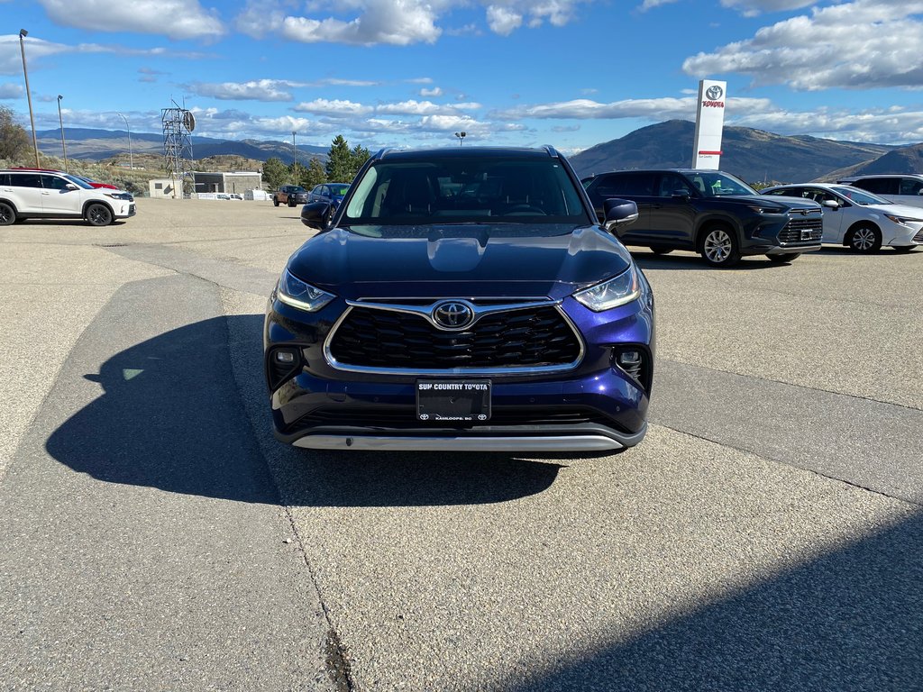 2022 Toyota Highlander Limited in Kamloops, British Columbia - 8 - w1024h768px
