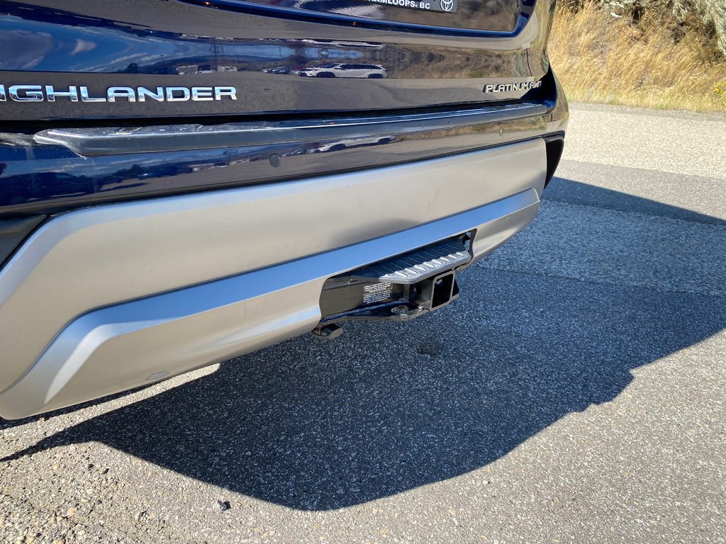 2022 Toyota Highlander Limited in Kamloops, British Columbia - 9 - w1024h768px
