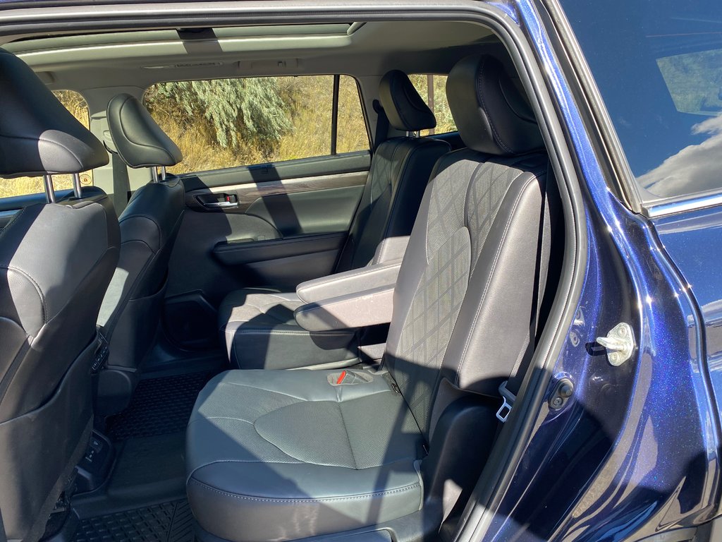 2022 Toyota Highlander Limited in Kamloops, British Columbia - 11 - w1024h768px