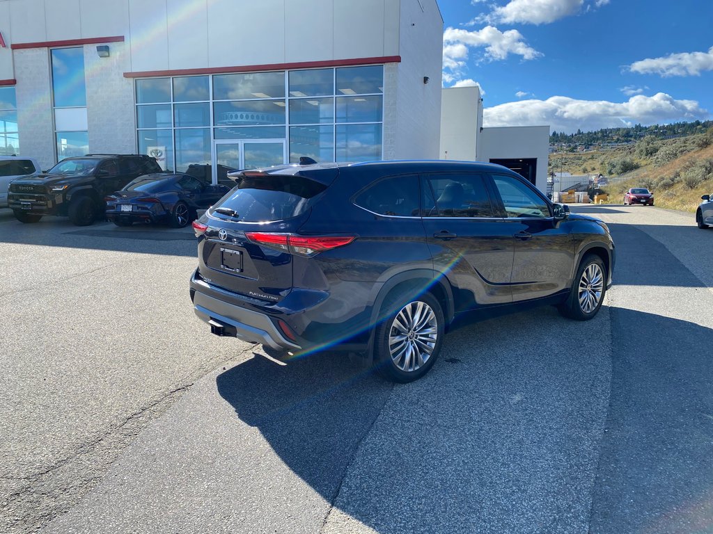 2022 Toyota Highlander Limited in Kamloops, British Columbia - 3 - w1024h768px