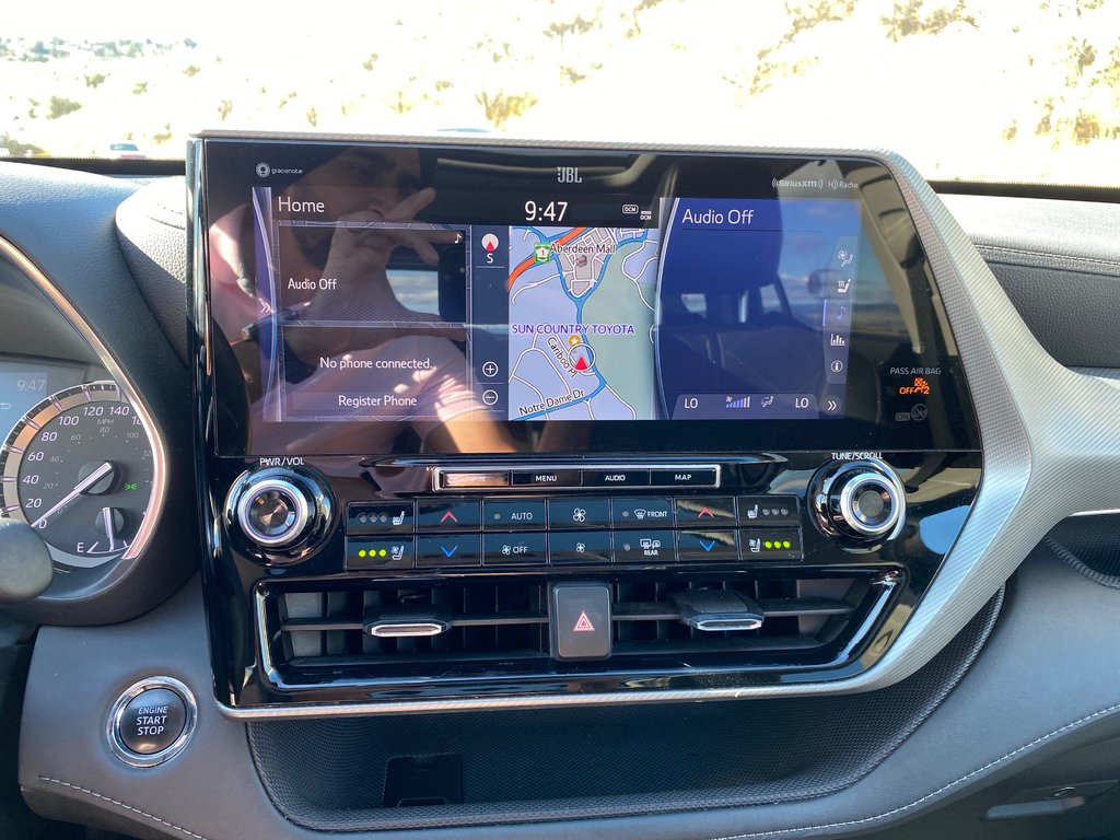 2022 Toyota Highlander Limited in Kamloops, British Columbia - 19 - w1024h768px