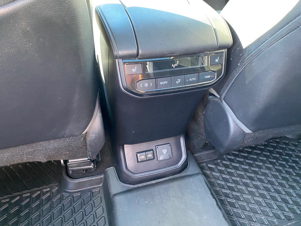 2022 Toyota Highlander Limited in Kamloops, British Columbia - 13 - w1024h768px