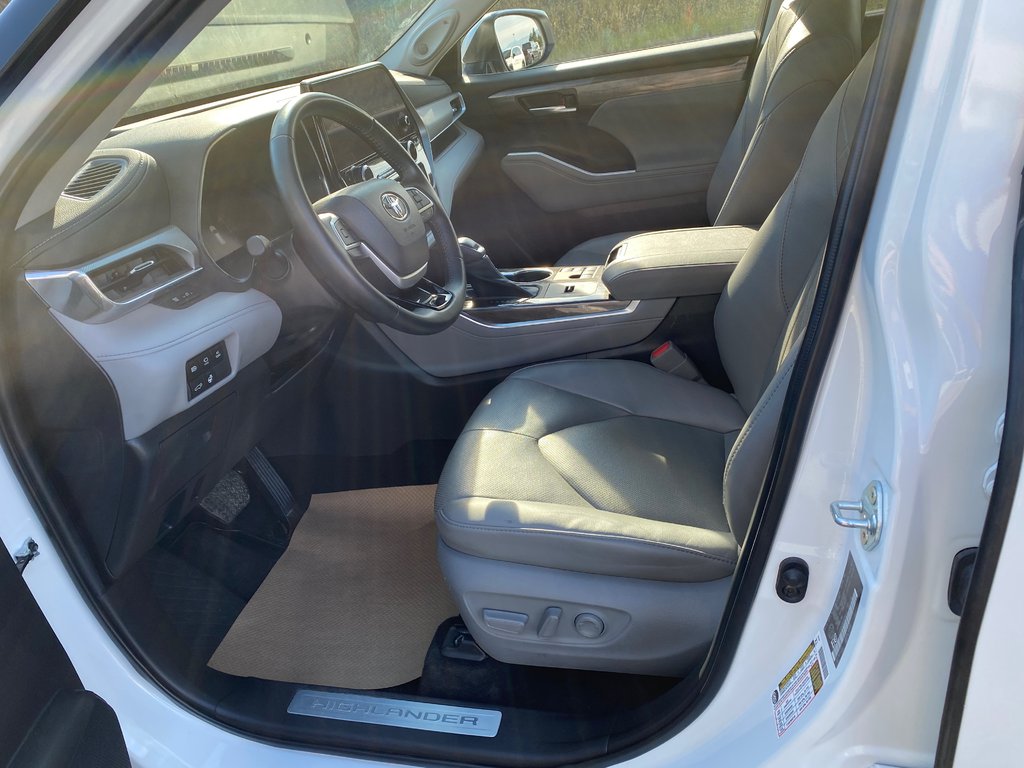 2023 Toyota Highlander Hybrid Limited in Kamloops, British Columbia - 7 - w1024h768px