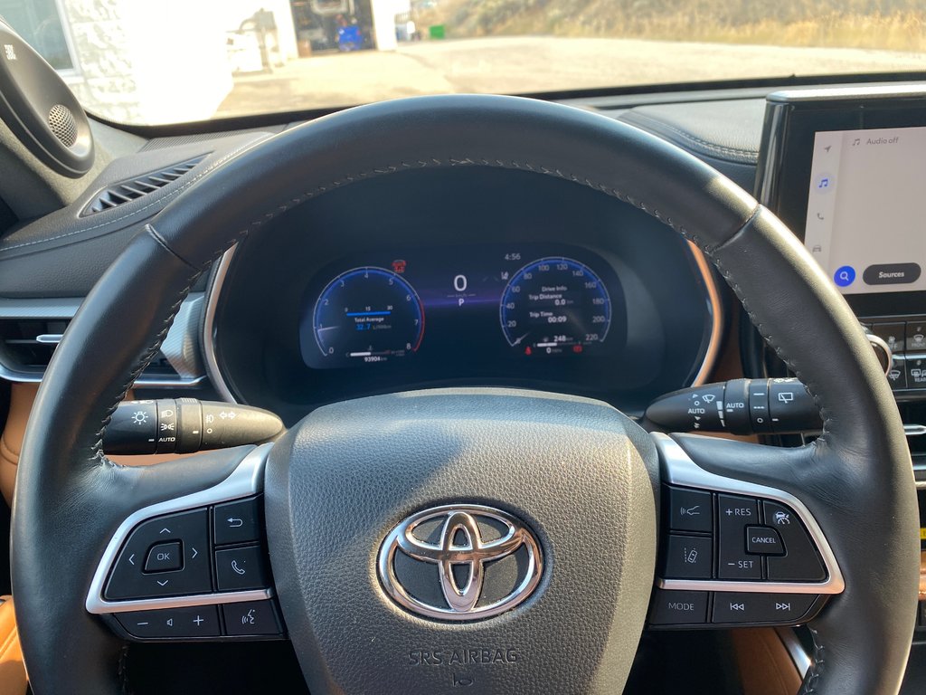 2023 Toyota Highlander Platinum in Kamloops, British Columbia - 15 - w1024h768px