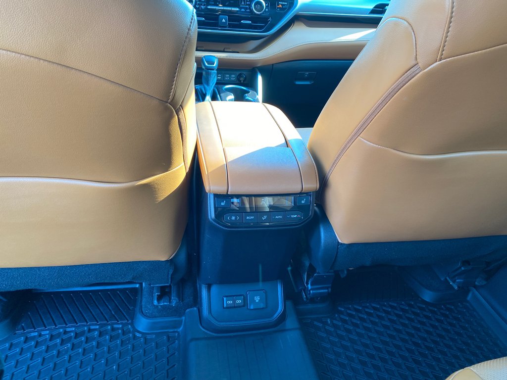 2023 Toyota Highlander Platinum in Kamloops, British Columbia - 11 - w1024h768px
