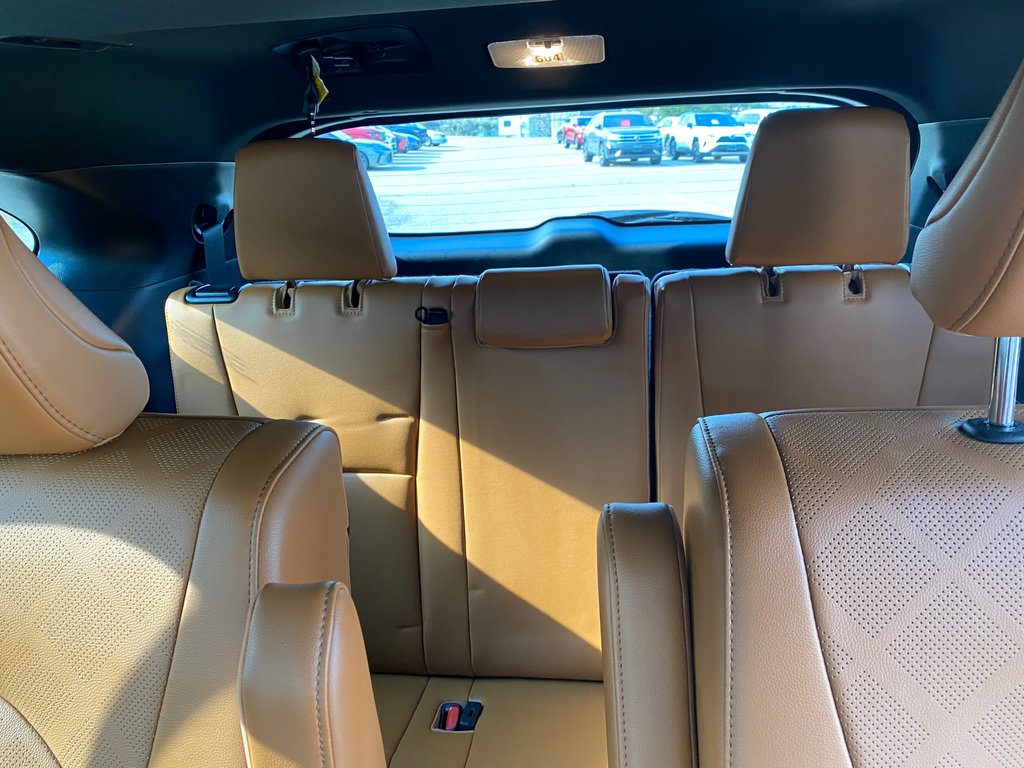 2023 Toyota Highlander Platinum in Kamloops, British Columbia - 13 - w1024h768px