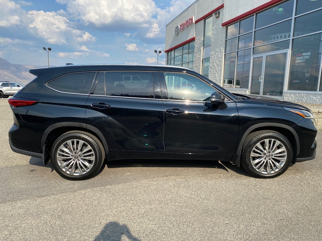 2023 Toyota Highlander Platinum in Kamloops, British Columbia - 3 - w1024h768px