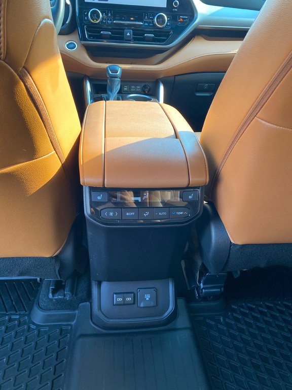 2023 Toyota Highlander Platinum in Kamloops, British Columbia - 10 - w1024h768px