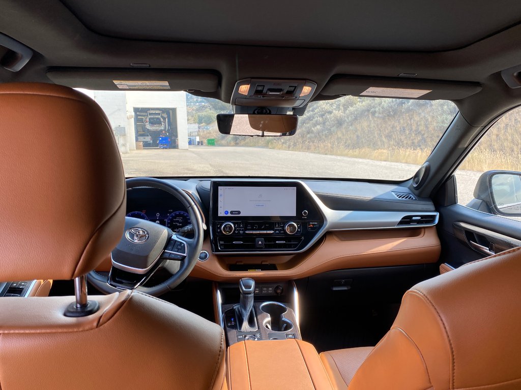 2023 Toyota Highlander Platinum in Kamloops, British Columbia - 12 - w1024h768px