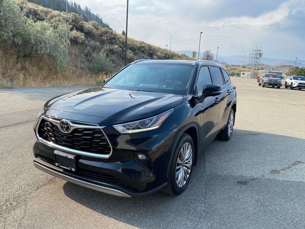 2023 Toyota Highlander Platinum in Kamloops, British Columbia - 20 - w1024h768px