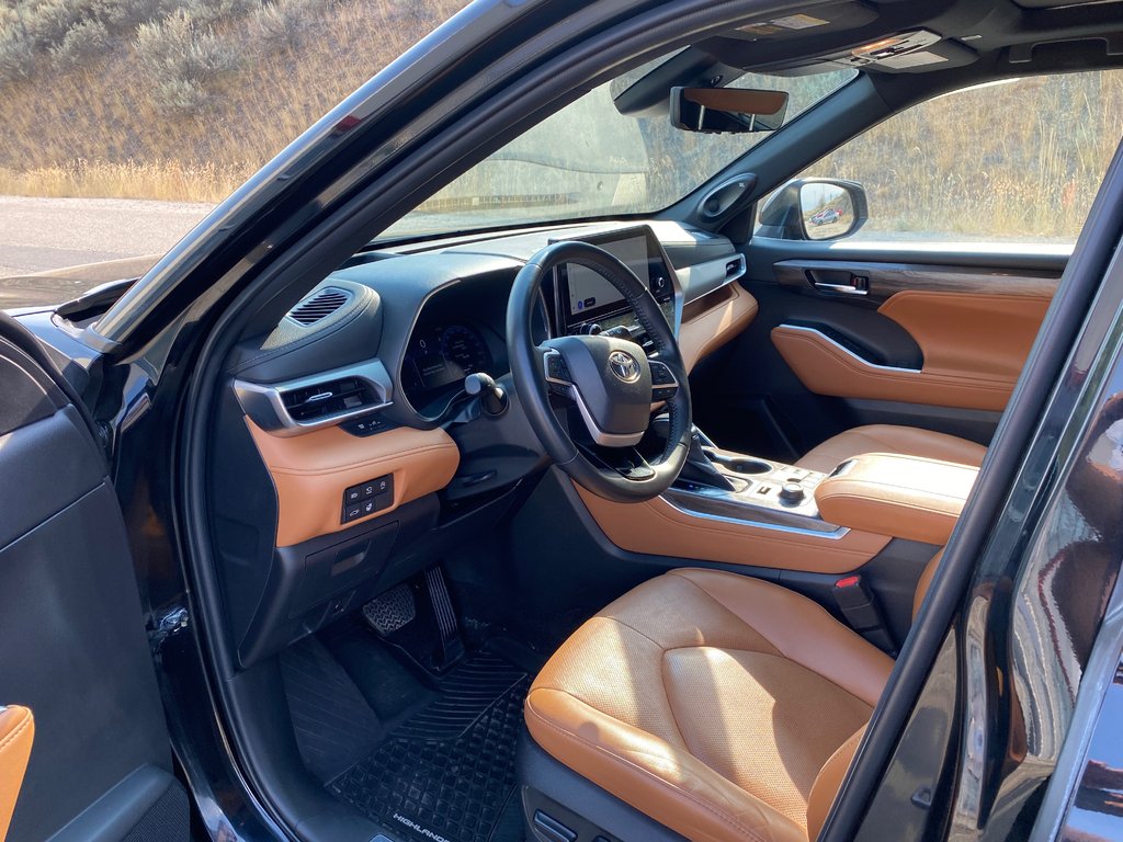 2023 Toyota Highlander Platinum in Kamloops, British Columbia - 14 - w1024h768px
