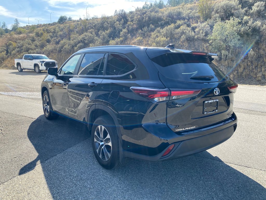 2024 Toyota Highlander XLE AWD in Kamloops, British Columbia - 5 - w1024h768px
