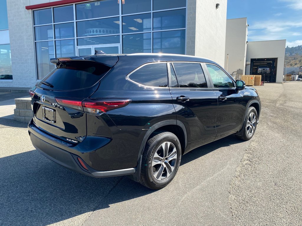 2024 Toyota Highlander XLE AWD in Kamloops, British Columbia - 2 - w1024h768px