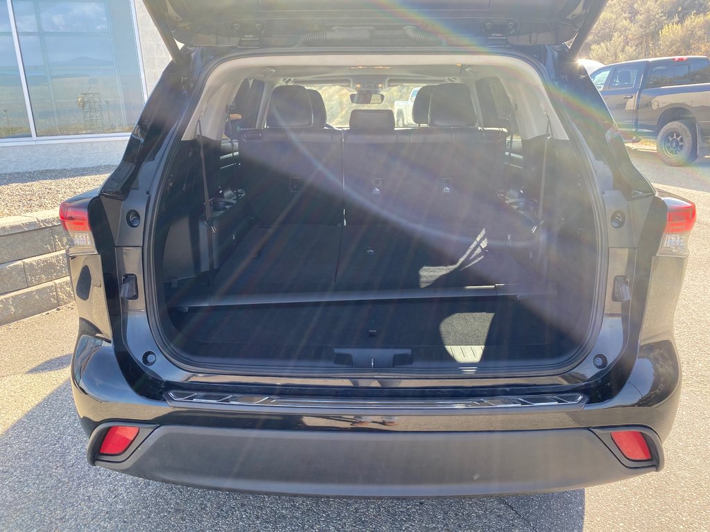 2024 Toyota Highlander XLE AWD in Kamloops, British Columbia - 4 - w1024h768px