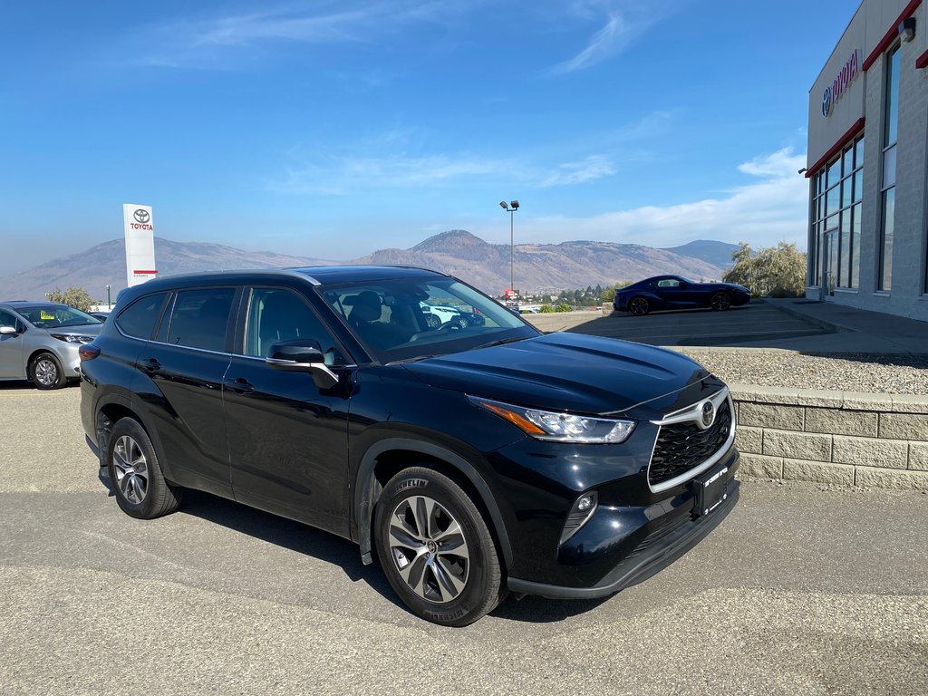 2024 Toyota Highlander XLE AWD in Kamloops, British Columbia - 1 - w1024h768px