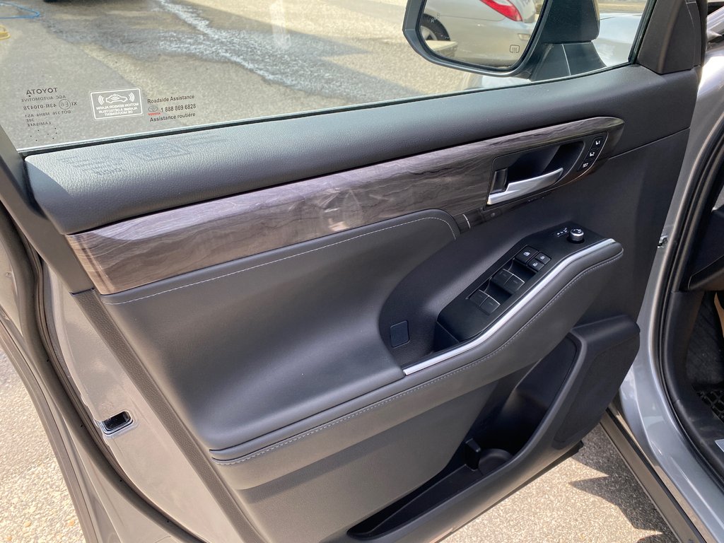 2026 Toyota Highlander Hybrid Limited in Kamloops, British Columbia - 12 - w1024h768px