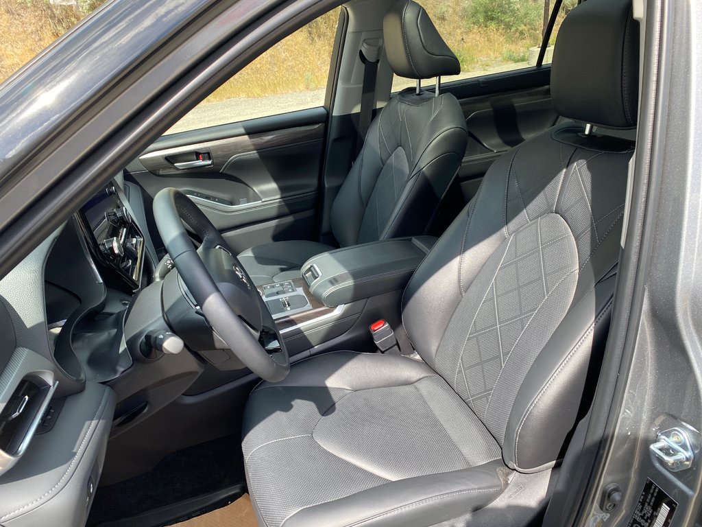 2026 Toyota Highlander Hybrid Limited in Kamloops, British Columbia - 14 - w1024h768px