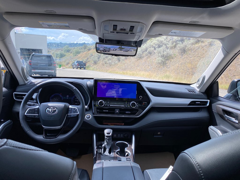 2026 Toyota Highlander Hybrid Limited in Kamloops, British Columbia - 11 - w1024h768px