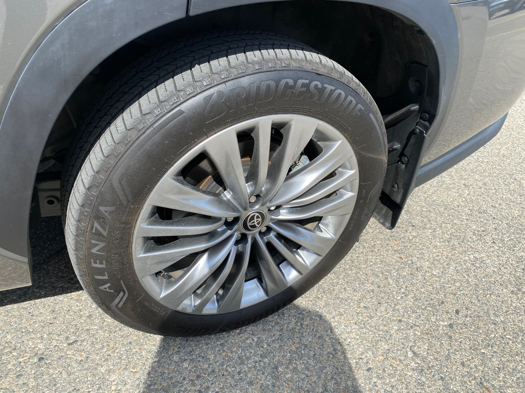 2026 Toyota Highlander Hybrid Limited in Kamloops, British Columbia - 8 - w1024h768px