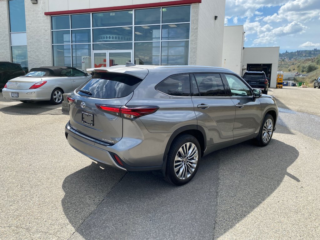 2026 Toyota Highlander Hybrid Limited in Kamloops, British Columbia - 3 - w1024h768px