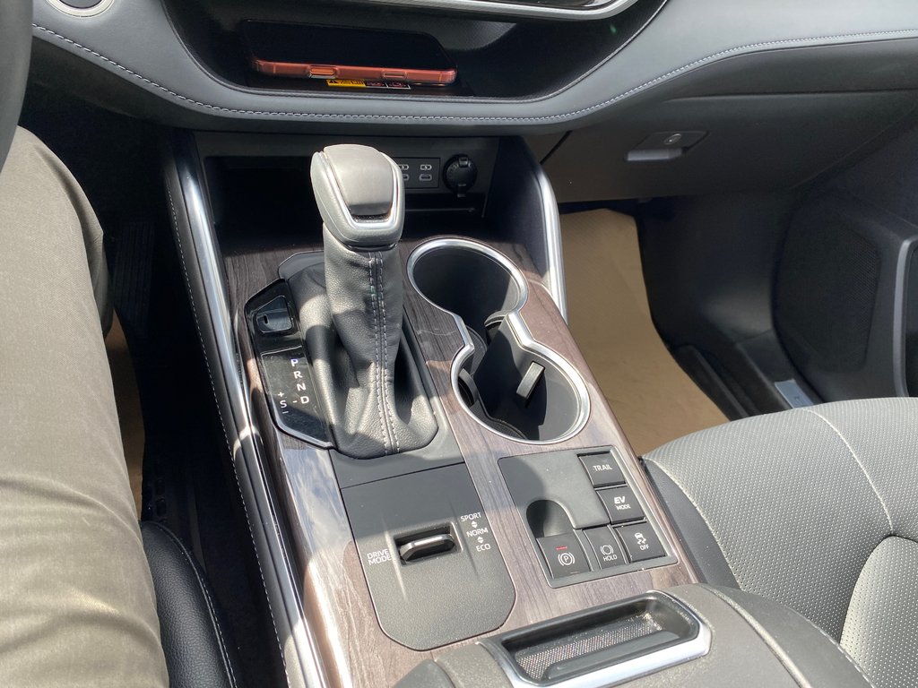 2026 Toyota Highlander Hybrid Limited in Kamloops, British Columbia - 17 - w1024h768px