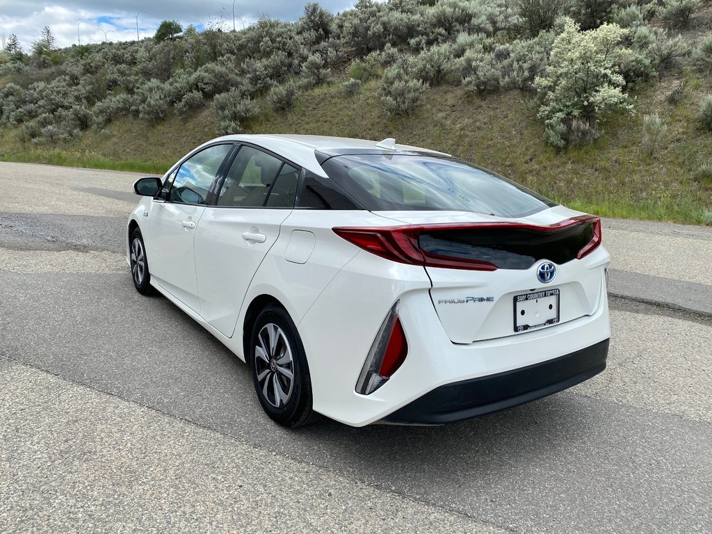 2018 Toyota Prius Prime in Kamloops, British Columbia - 5 - w1024h768px
