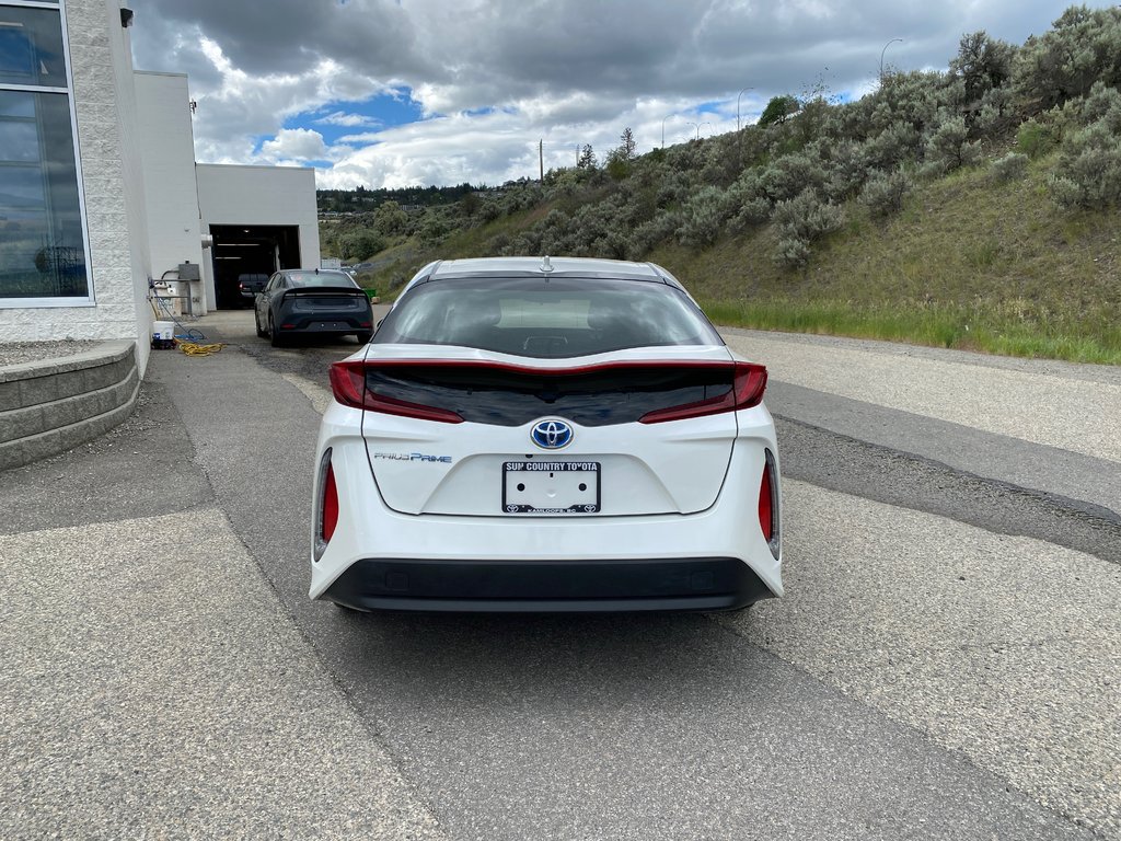 2018 Toyota Prius Prime in Kamloops, British Columbia - 4 - w1024h768px