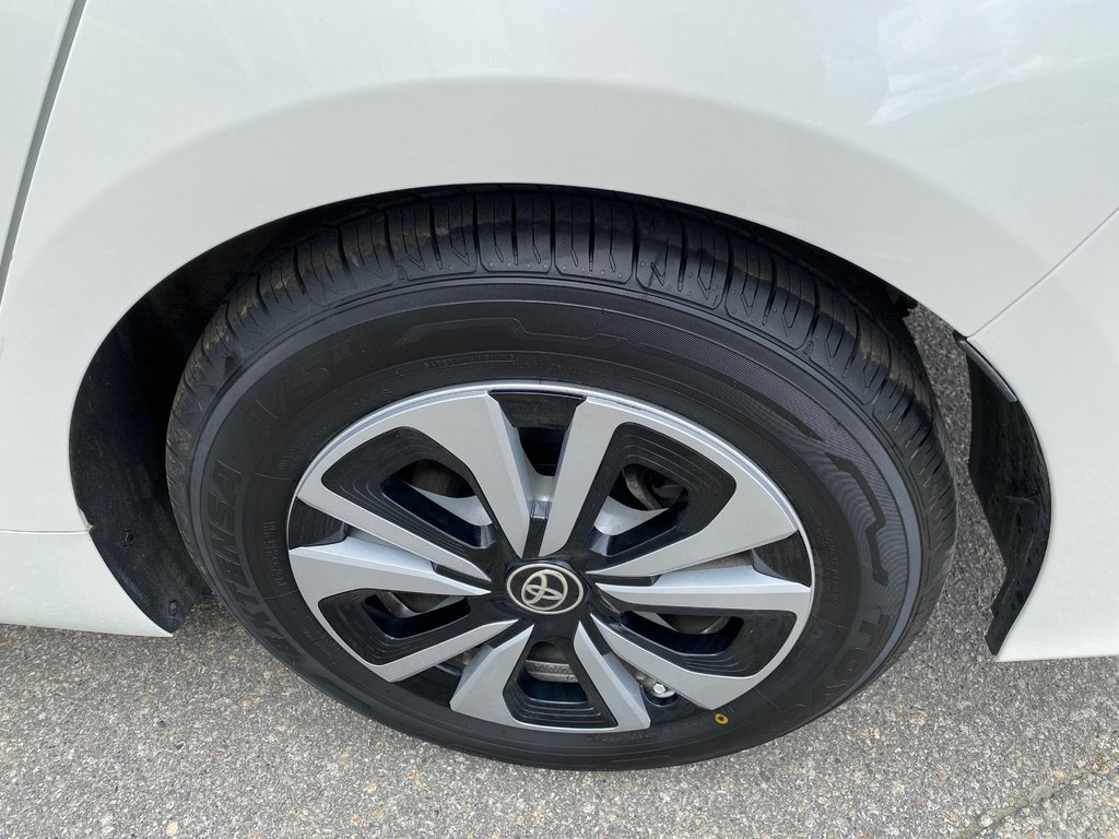 2018 Toyota Prius Prime in Kamloops, British Columbia - 9 - w1024h768px
