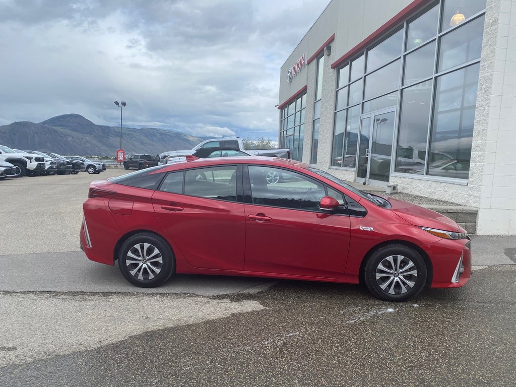 2020 Toyota PRIUS PRIME Technology in Kamloops, British Columbia - 2 - w1024h768px