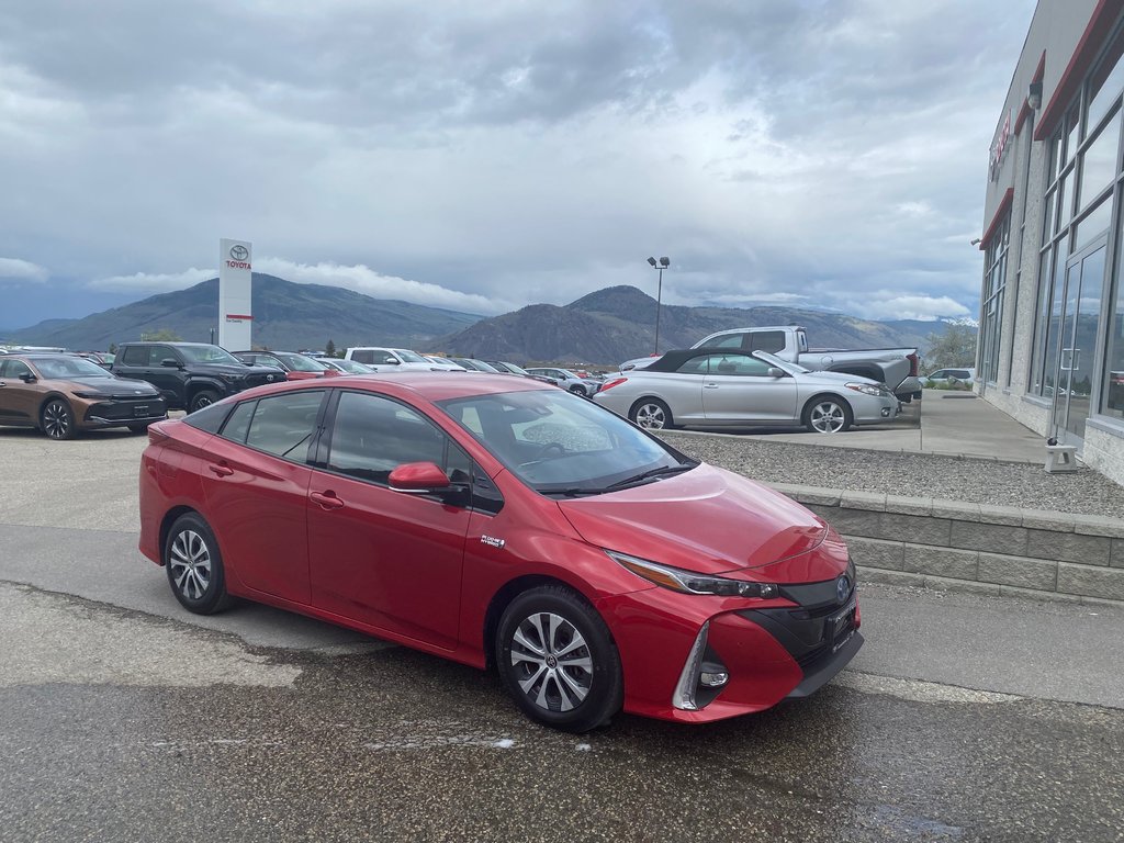 2020 Toyota PRIUS PRIME Technology in Kamloops, British Columbia - 1 - w1024h768px