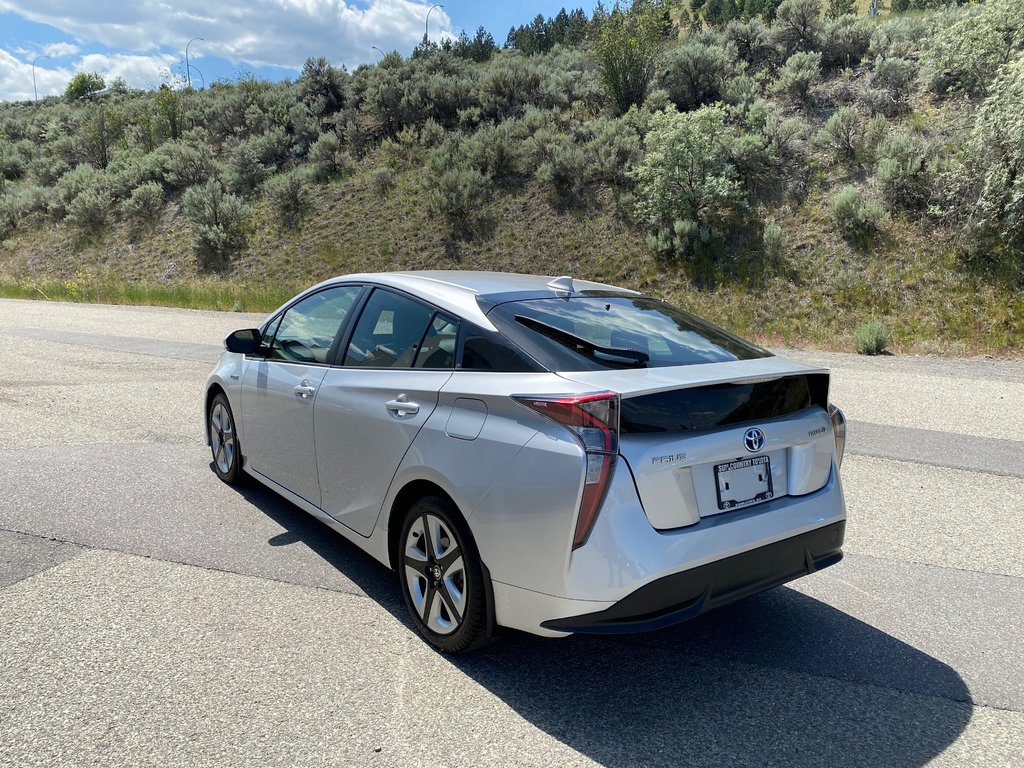 2018 Toyota Prius Touring in Kamloops, British Columbia - 5 - w1024h768px