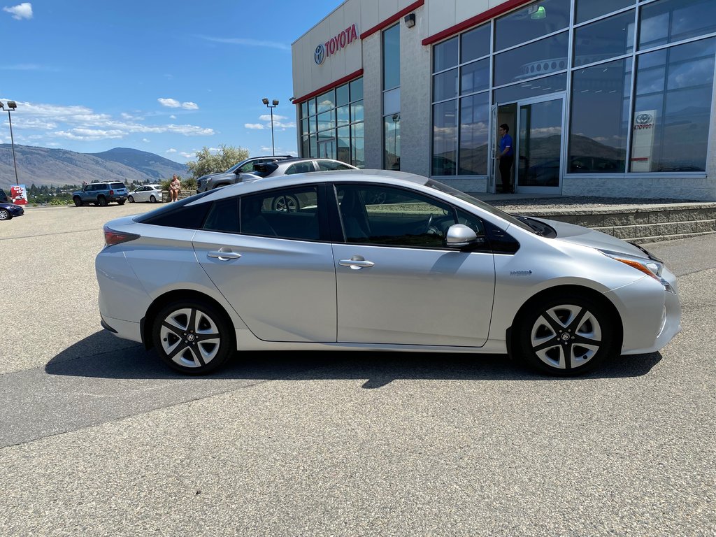 2018 Toyota Prius Touring in Kamloops, British Columbia - 2 - w1024h768px
