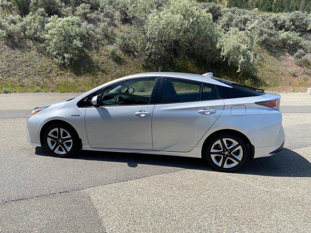 2018 Toyota Prius Touring in Kamloops, British Columbia - 17 - w1024h768px