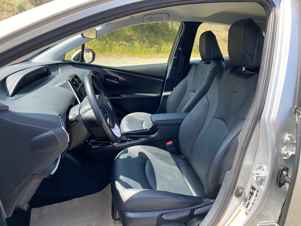 2018 Toyota Prius Touring in Kamloops, British Columbia - 12 - w1024h768px