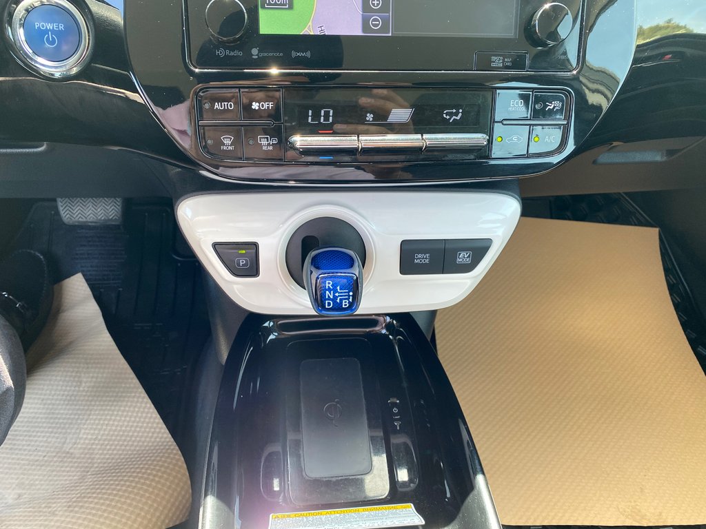 2018 Toyota Prius Touring in Kamloops, British Columbia - 15 - w1024h768px