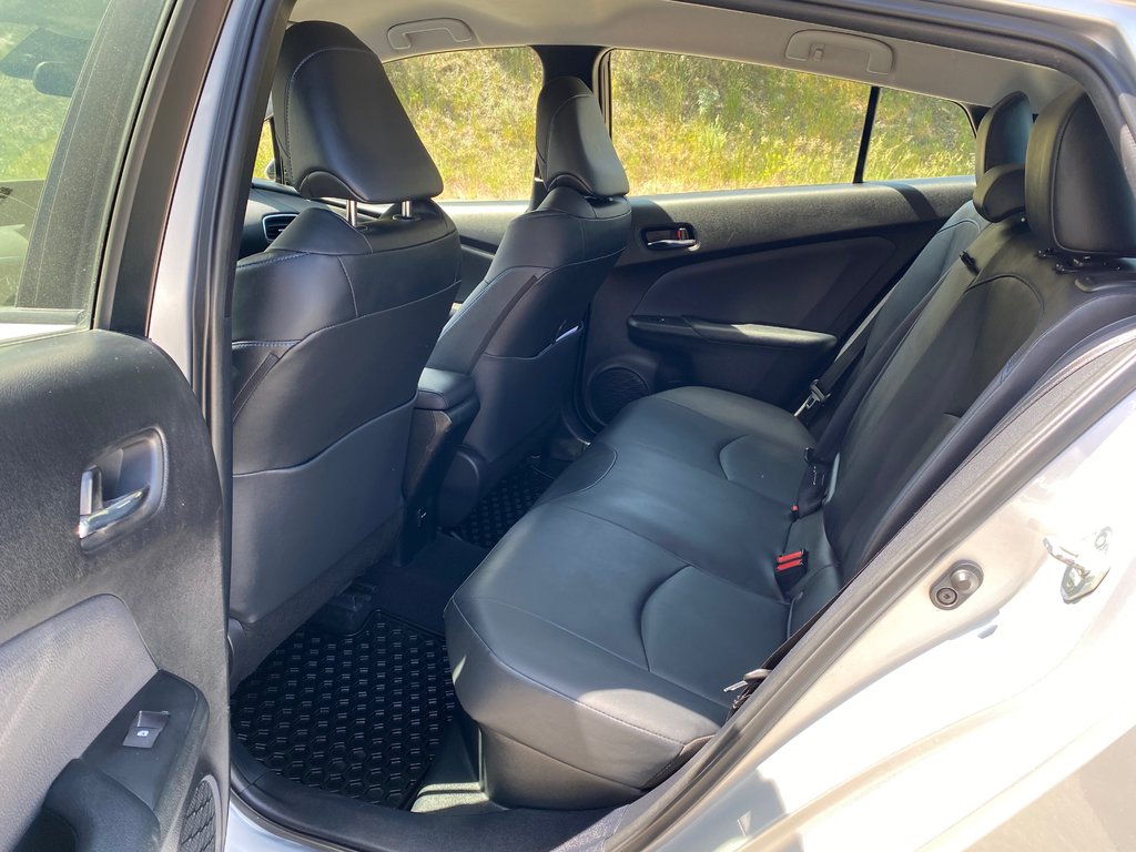 2018 Toyota Prius Touring in Kamloops, British Columbia - 9 - w1024h768px