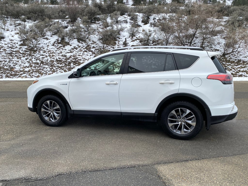 2016 Toyota RAV4 Hybrid XLE in Kamloops, British Columbia - 6 - w1024h768px