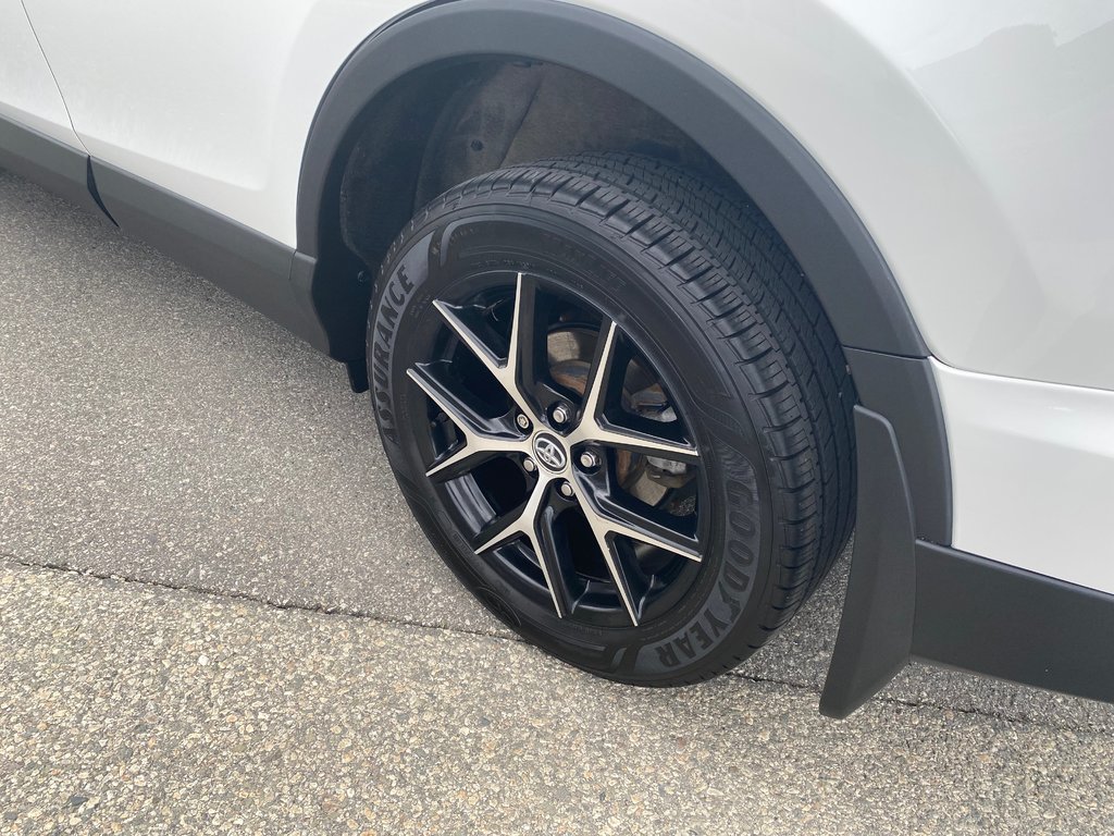 2017 Toyota RAV4 SE AWD in Kamloops, British Columbia - 9 - w1024h768px
