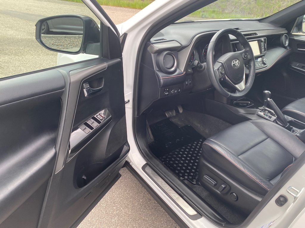 2017 Toyota RAV4 SE AWD in Kamloops, British Columbia - 13 - w1024h768px
