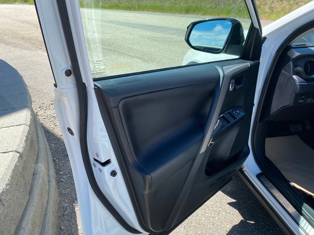 2018 Toyota RAV4 XLE Trail in Kamloops, British Columbia - 8 - w1024h768px