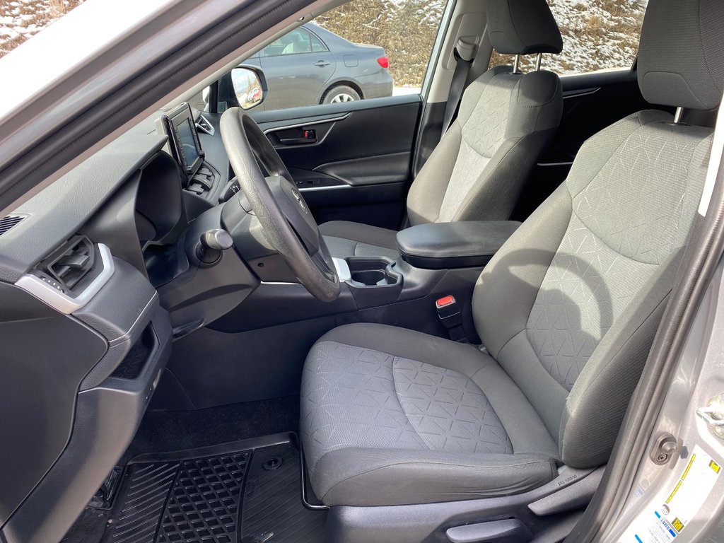 2020 Toyota RAV4 LE in Kamloops, British Columbia - 13 - w1024h768px